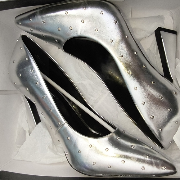 Nine West Metallic Silver Studded Pointed Pumps - Picture 4 of 6